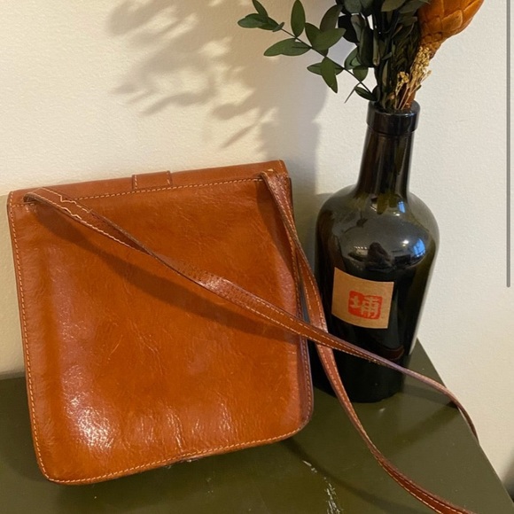 Vintage FURLA crossbody! - Picture 3 of 6